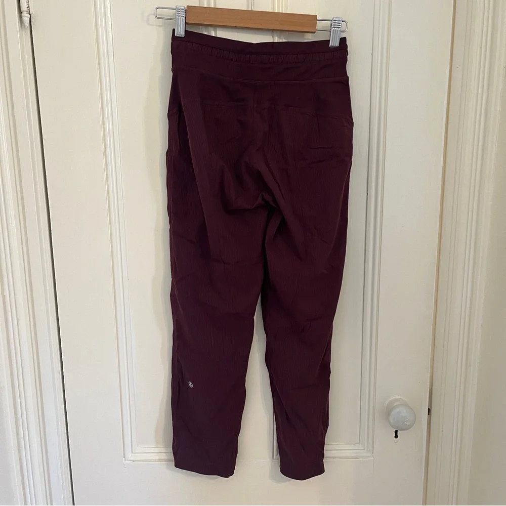 Lululemon EUC Dance Studio Crop Dark Adobe Sz 2 25
